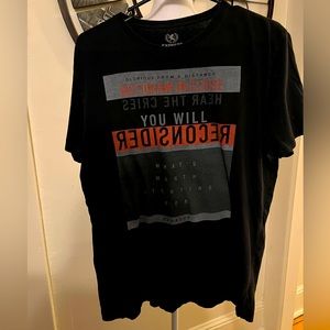 Men’s Express Tee. Size Large. Great condition!